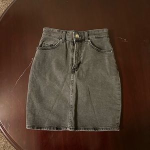 h&m gray skirt